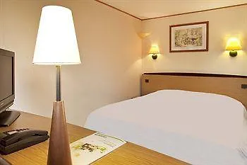 Hotel Kyriad Direct 2*