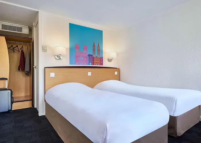 מלון Kyriad Direct 2*